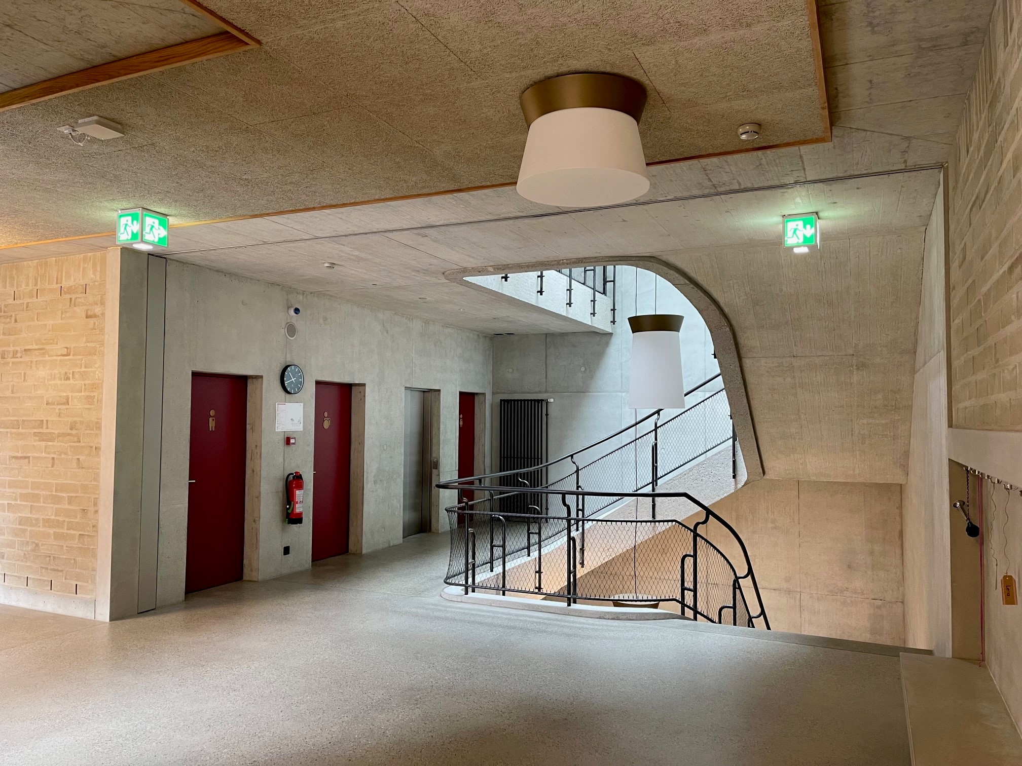Beispiel für raumakustische Massnahmen in einem Schulhaus
