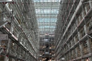 P22339 - Atrium mit Flächengerüst